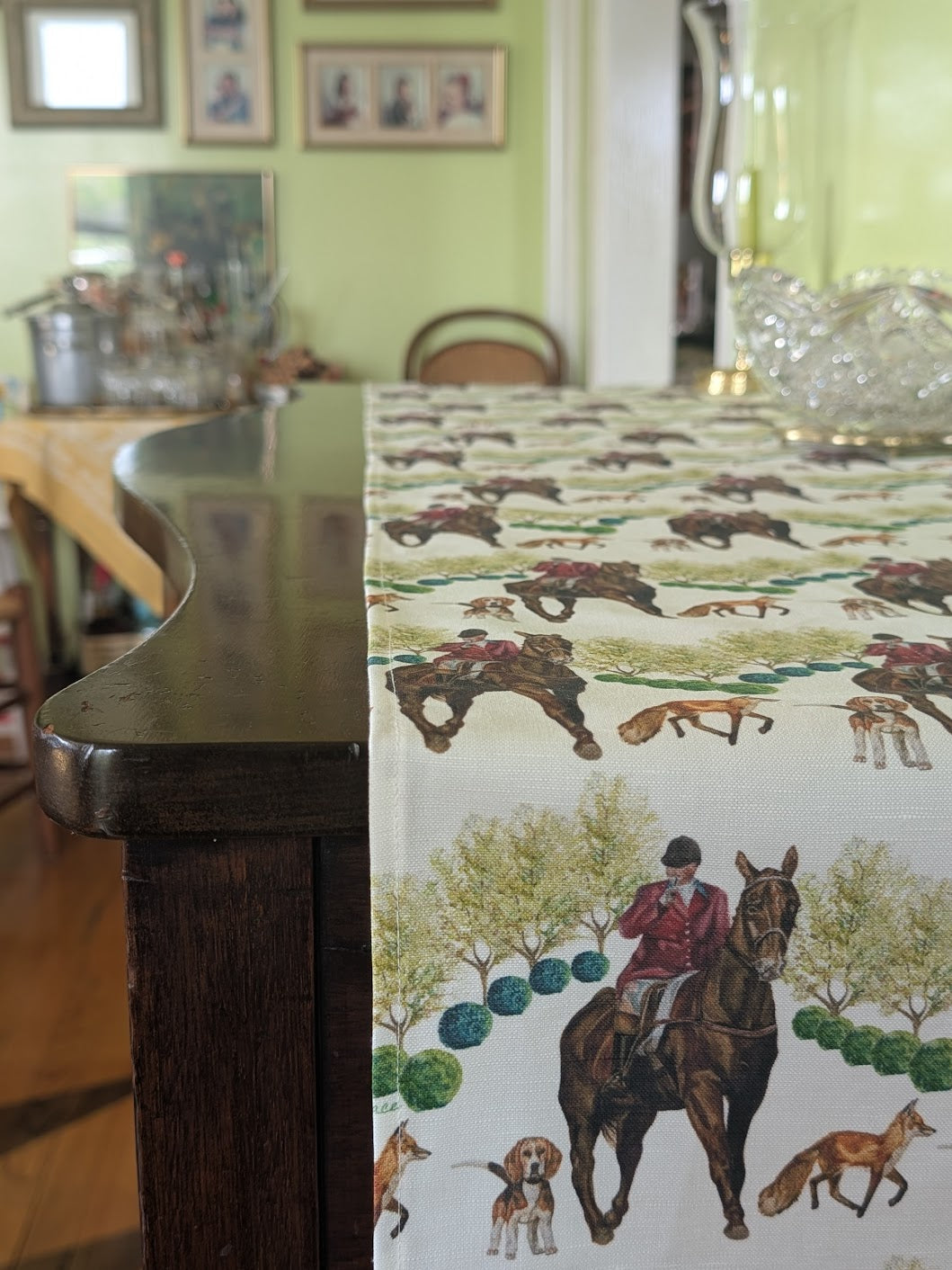 Table Runner - The Hunt in Woods on Linen Cotton