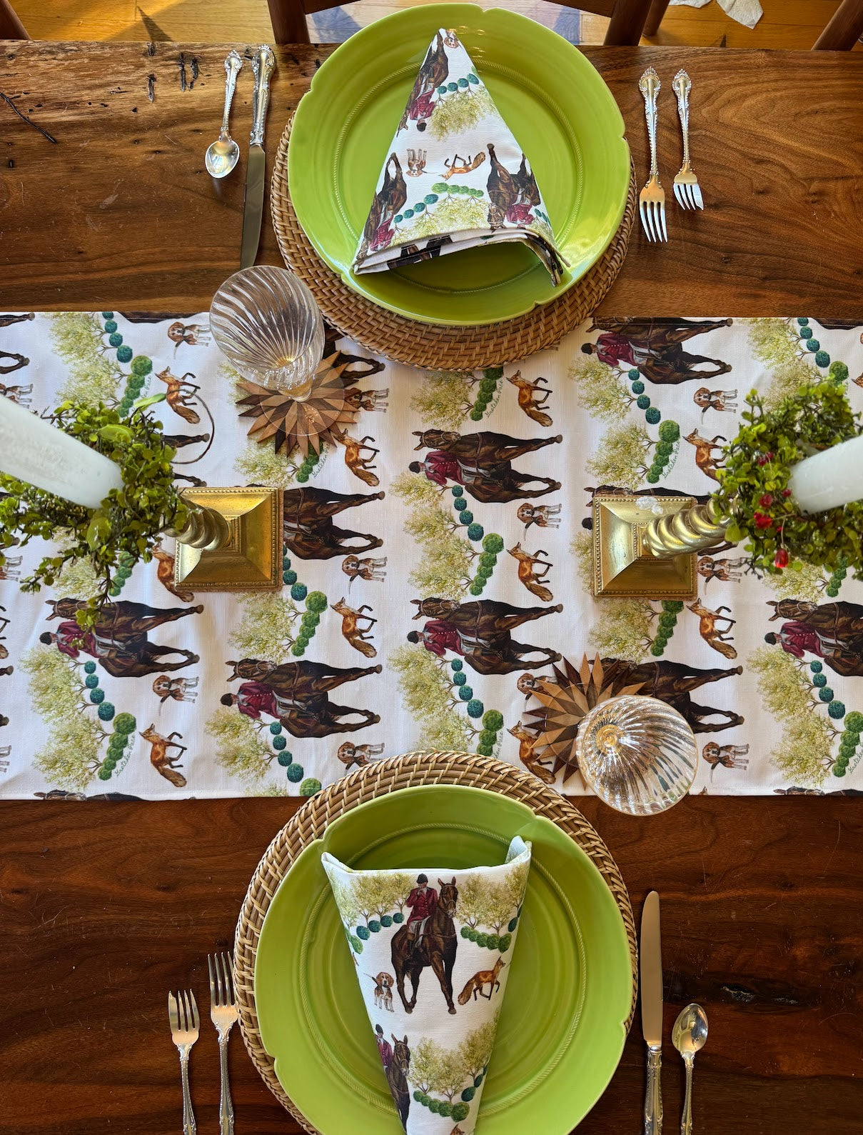 Cloth Napkins - The Hunt in Woods on White Linen Cotton (Set of 4)